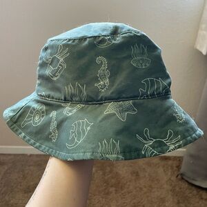IZOD size 4 sun hat , green ocean animal theme